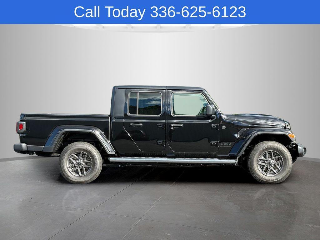 new 2025 Jeep Gladiator car, priced at $39,995