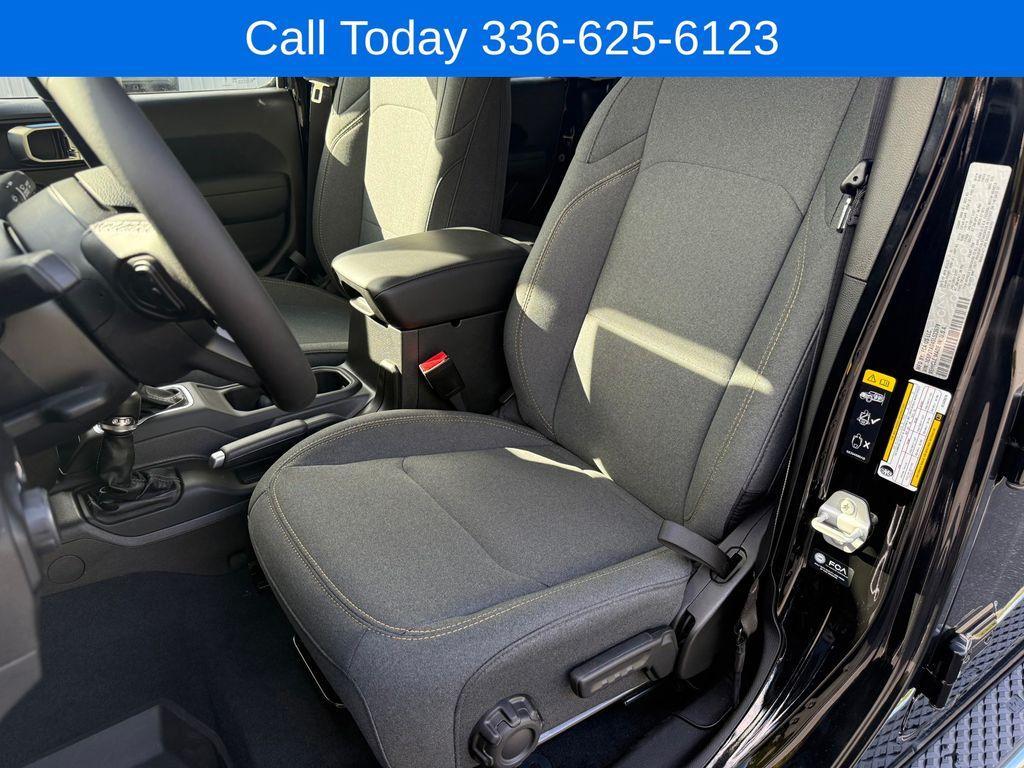 new 2025 Jeep Gladiator car, priced at $39,995