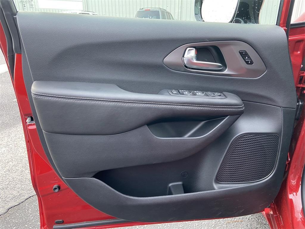 new 2026 Chrysler Pacifica car, priced at $40,995