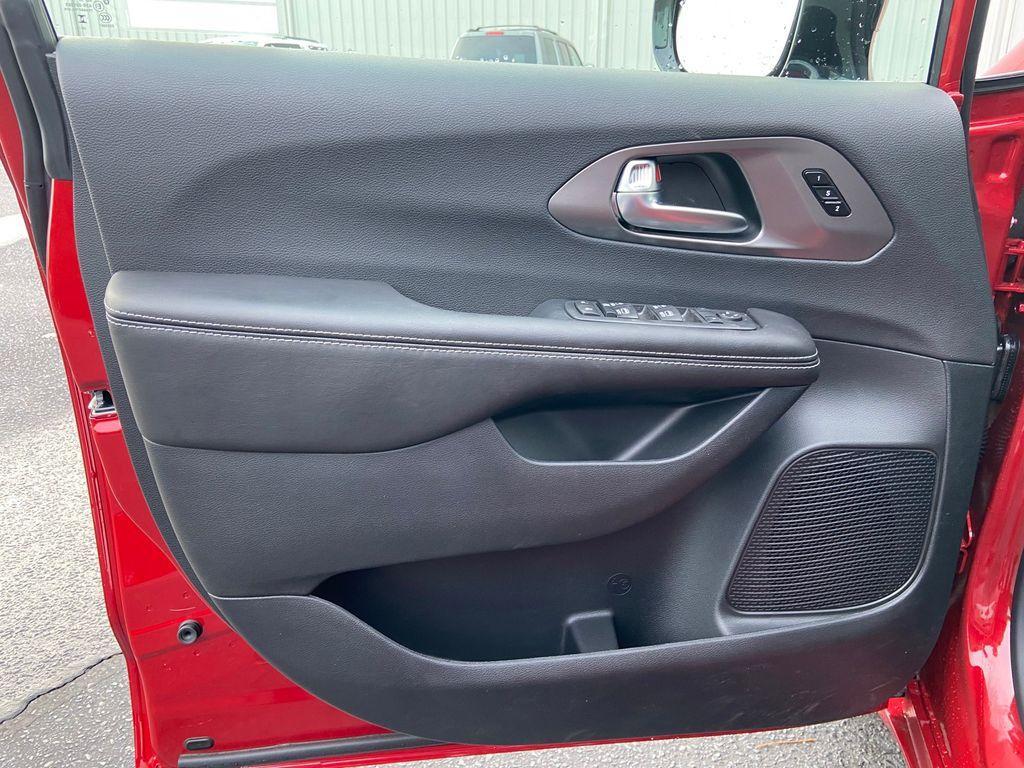 new 2026 Chrysler Pacifica car, priced at $39,995