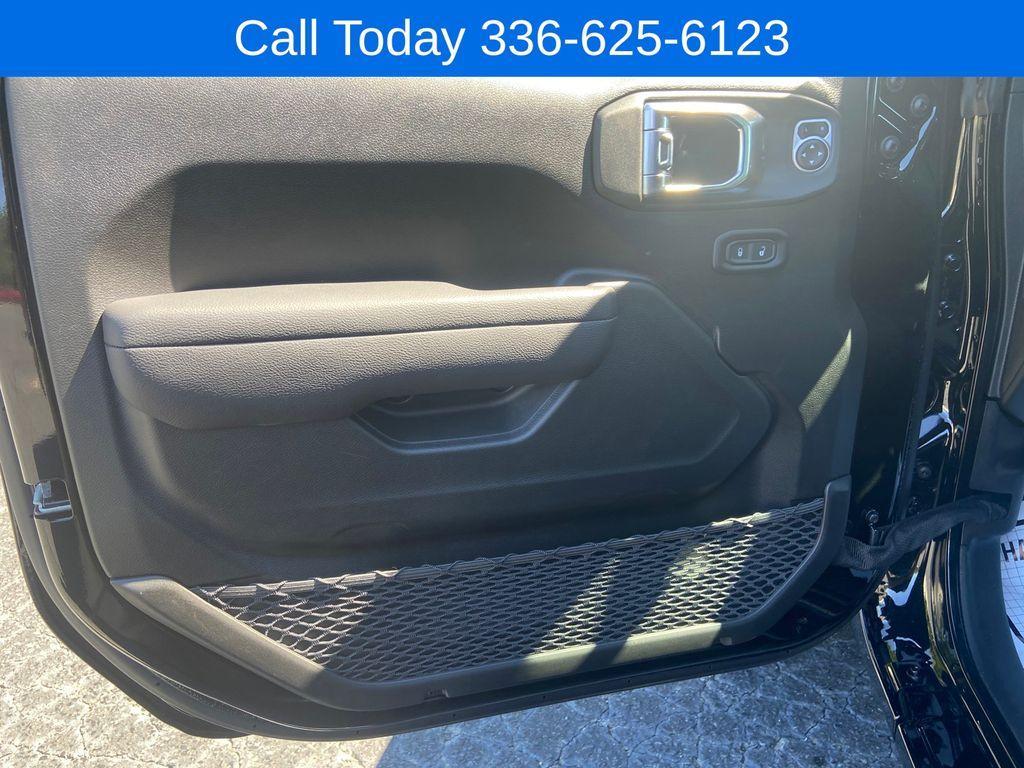 new 2025 Jeep Gladiator car, priced at $39,285