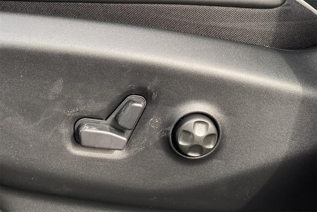 new 2026 Chrysler Pacifica car, priced at $51,585