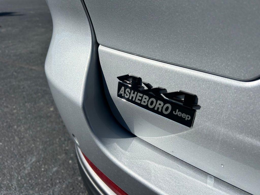 new 2026 Jeep Grand Cherokee car, priced at $41,495