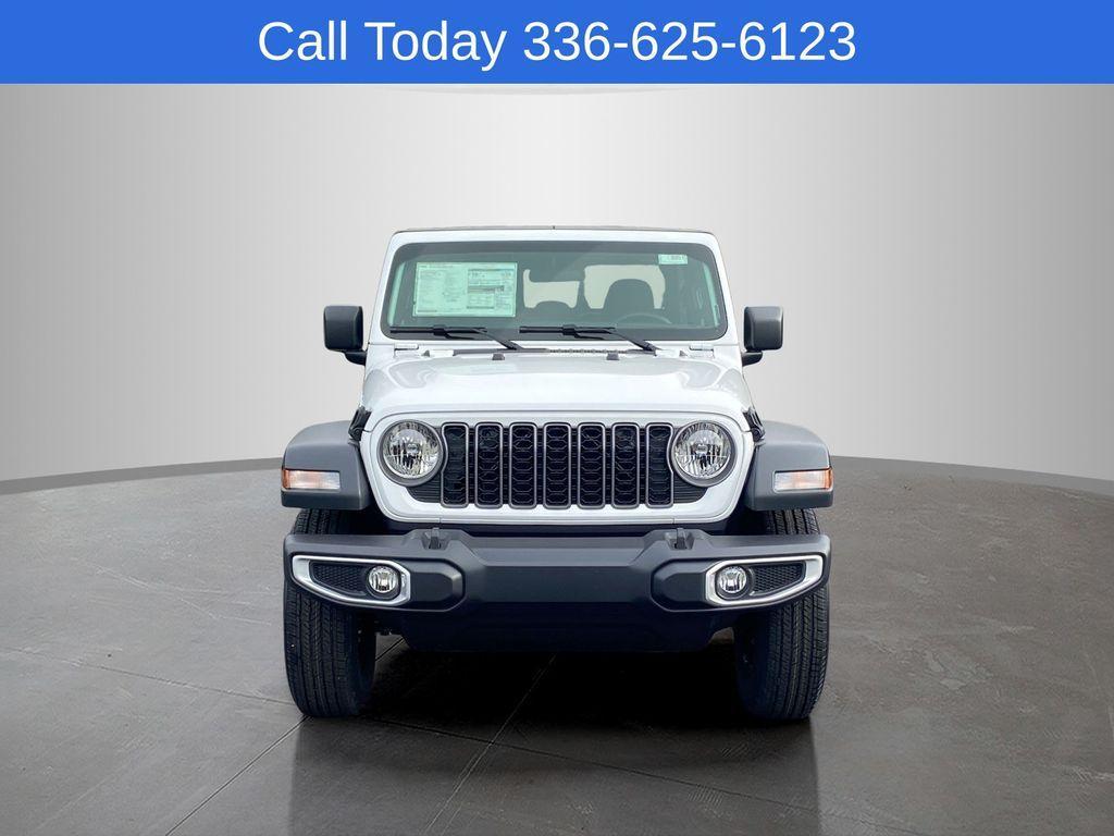new 2026 Jeep Gladiator car, priced at $37,970