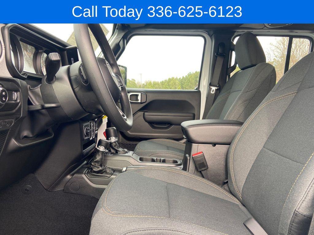 new 2026 Jeep Gladiator car, priced at $37,970