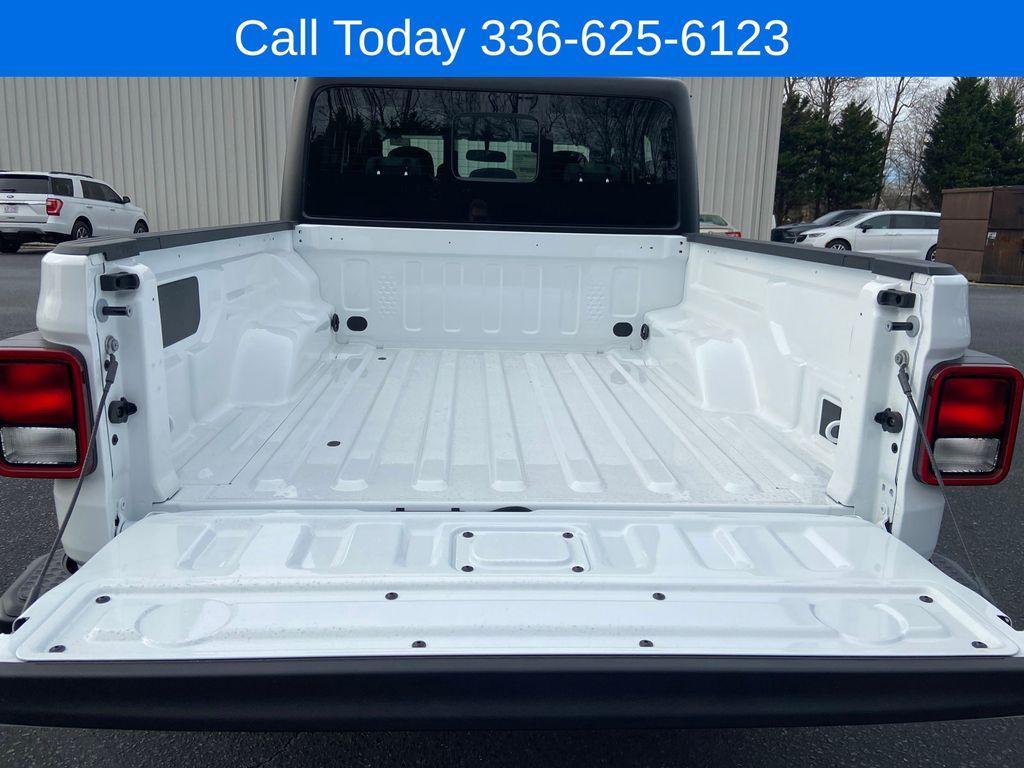 new 2026 Jeep Gladiator car, priced at $37,970