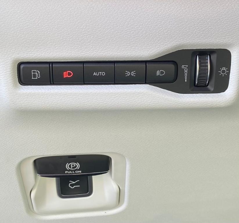 new 2026 Jeep Cherokee car, priced at $40,995