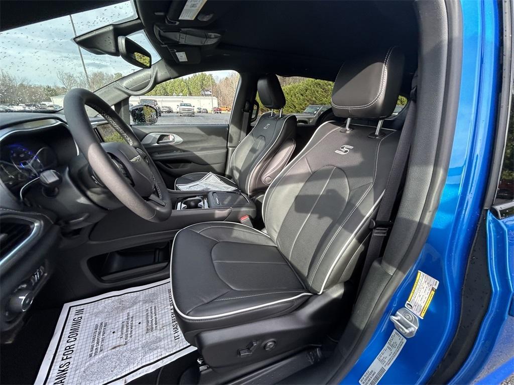 new 2026 Chrysler Pacifica car, priced at $51,795