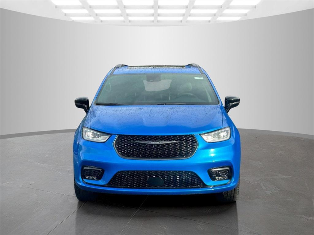 new 2026 Chrysler Pacifica car, priced at $51,795