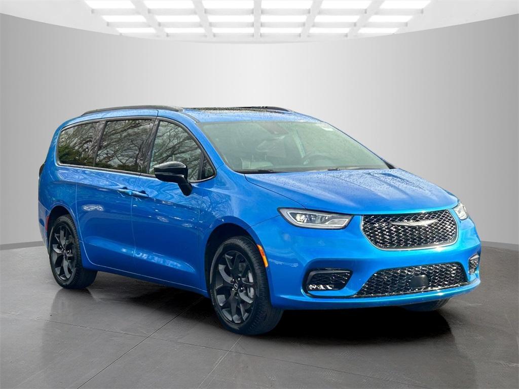 new 2026 Chrysler Pacifica car, priced at $51,795