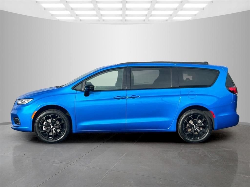 new 2026 Chrysler Pacifica car, priced at $51,795