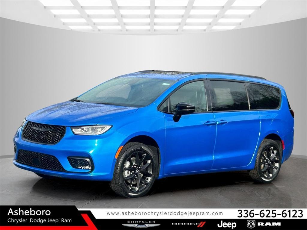 new 2026 Chrysler Pacifica car, priced at $51,795