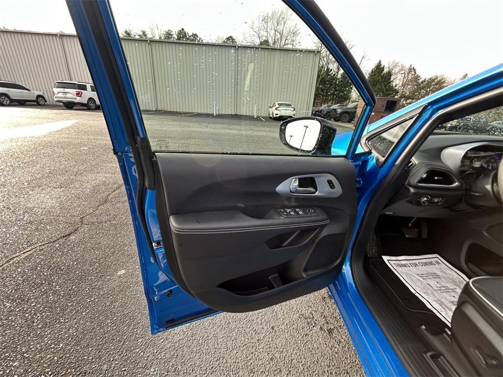 new 2026 Chrysler Pacifica car, priced at $51,795