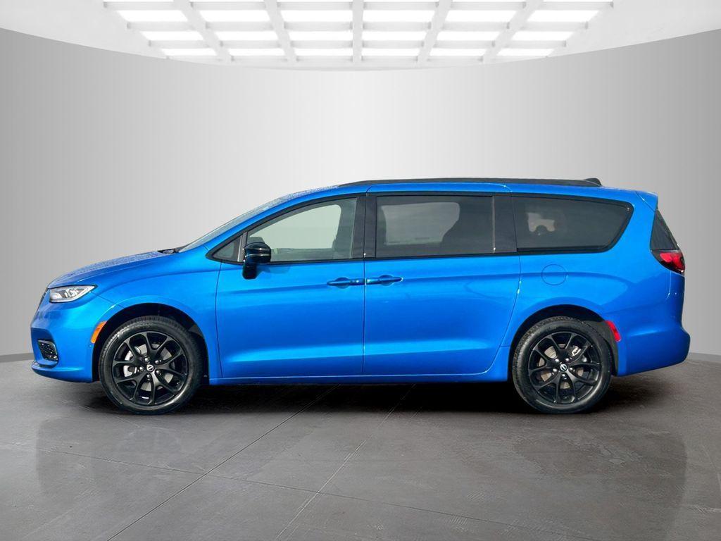 new 2026 Chrysler Pacifica car, priced at $49,995