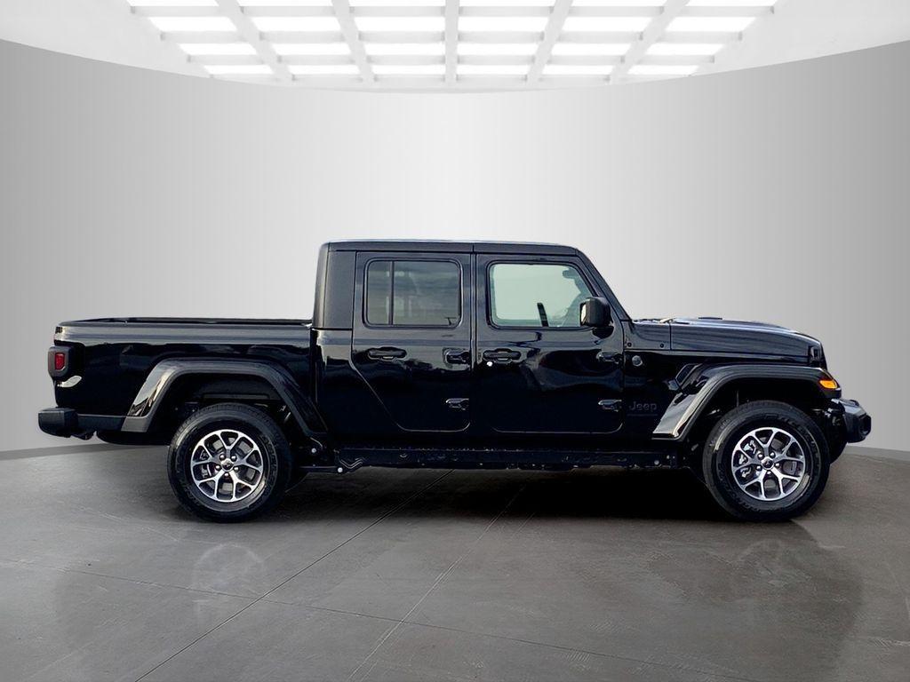Black Clearcoat 2026 Jeep Gladiator Sport