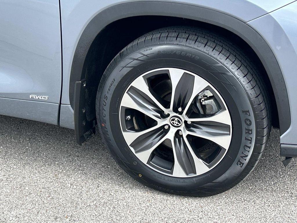 used 2021 Toyota Highlander Hybrid car, priced at $29,707