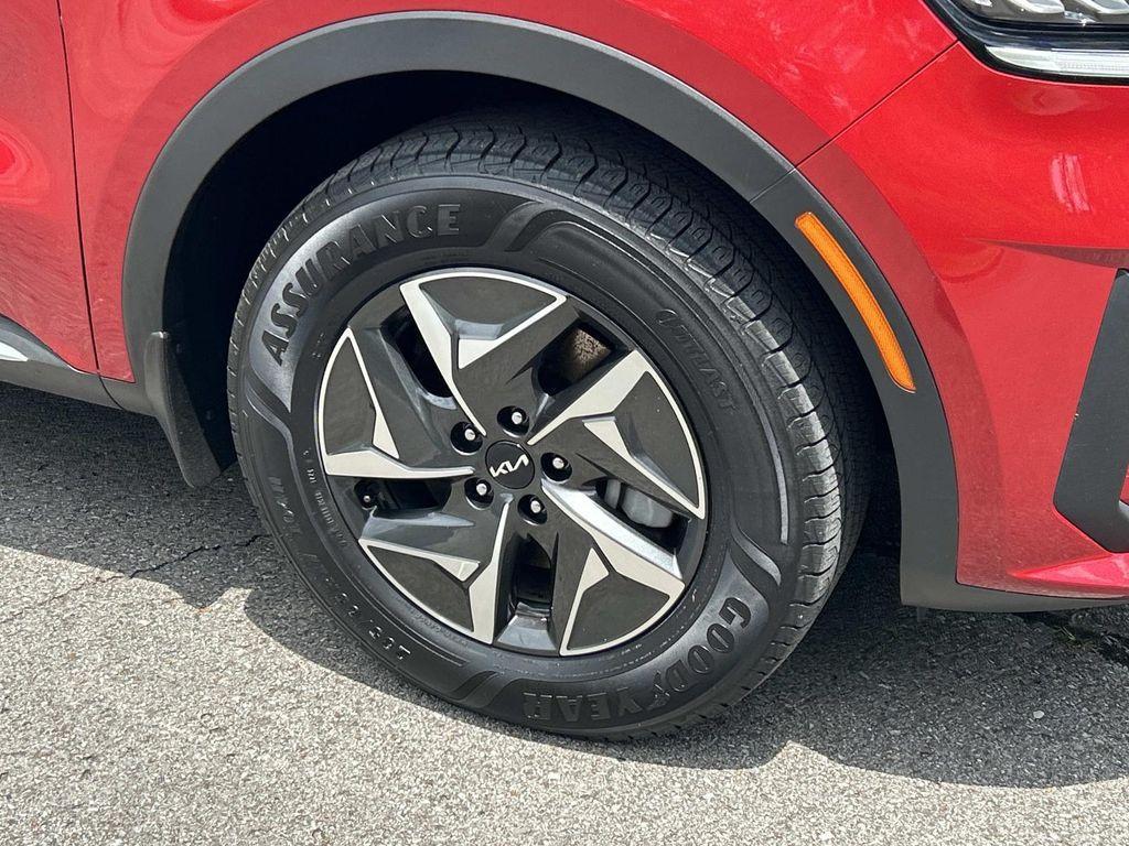 used 2022 Kia Sorento Hybrid car, priced at $22,302