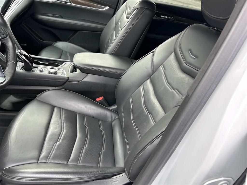 used 2022 Cadillac XT6 car, priced at $38,907