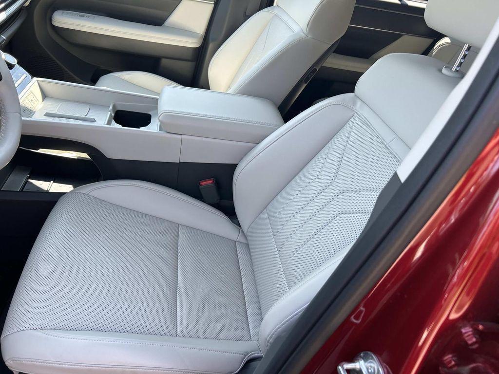 used 2025 Hyundai Santa Fe car, priced at $34,404