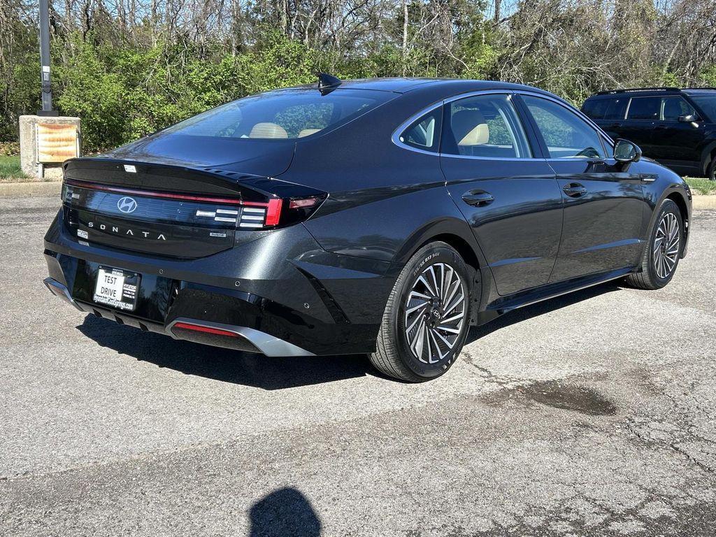 used 2025 Hyundai Sonata Hybrid car, priced at $33,904