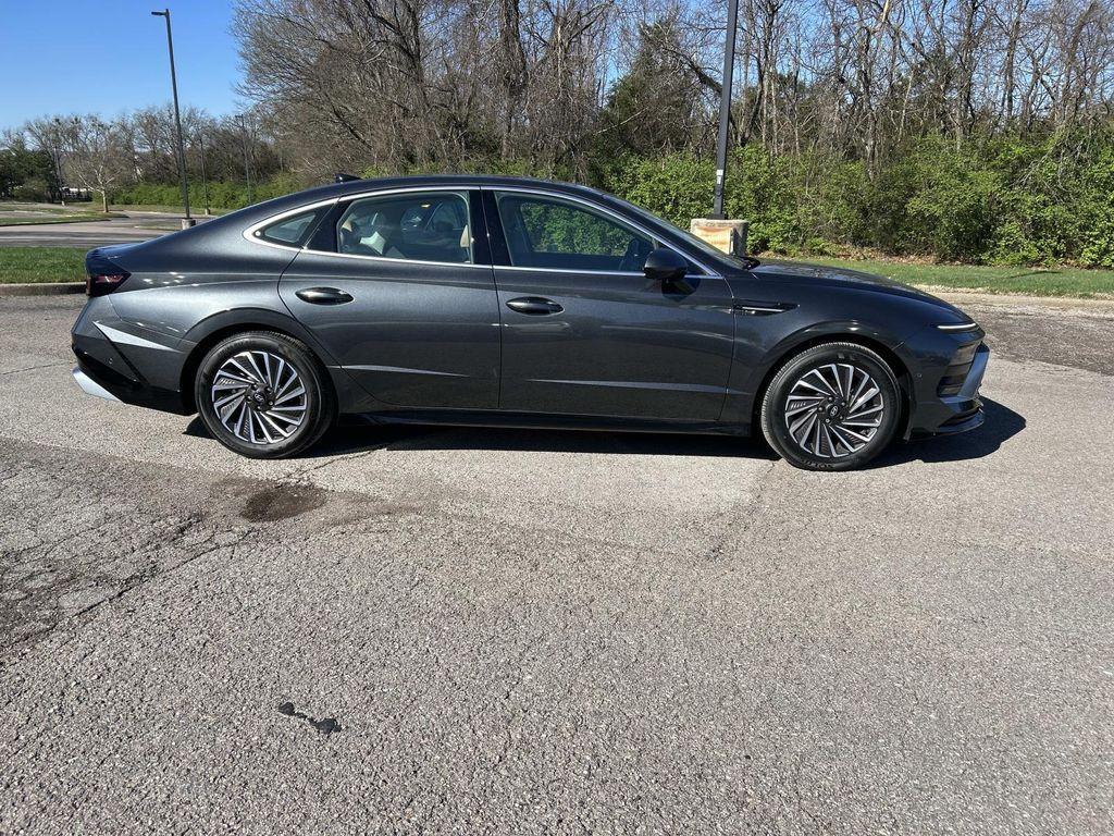 used 2025 Hyundai Sonata Hybrid car, priced at $33,904