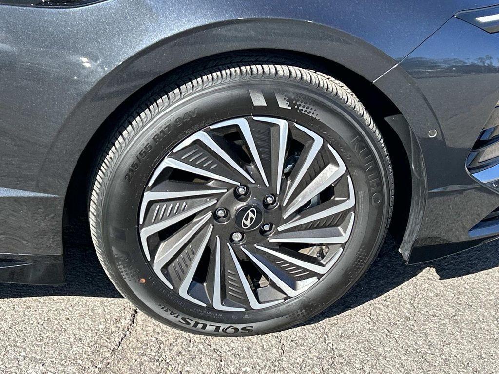 used 2025 Hyundai Sonata Hybrid car, priced at $33,904