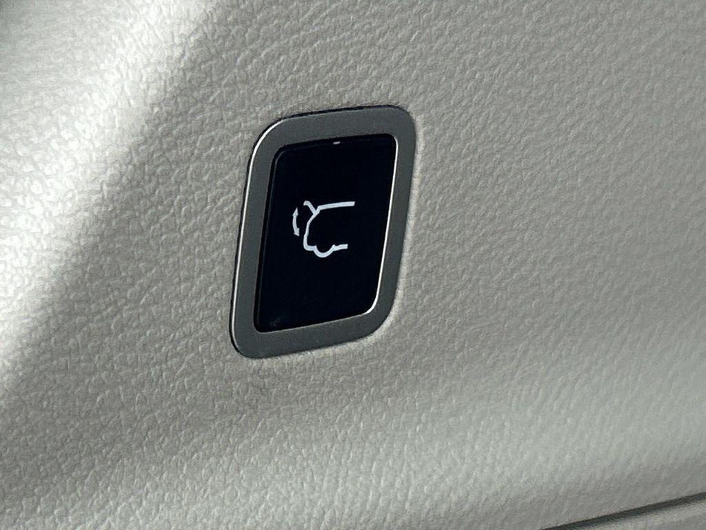 used 2020 Chrysler Pacifica Hybrid car, priced at $23,904