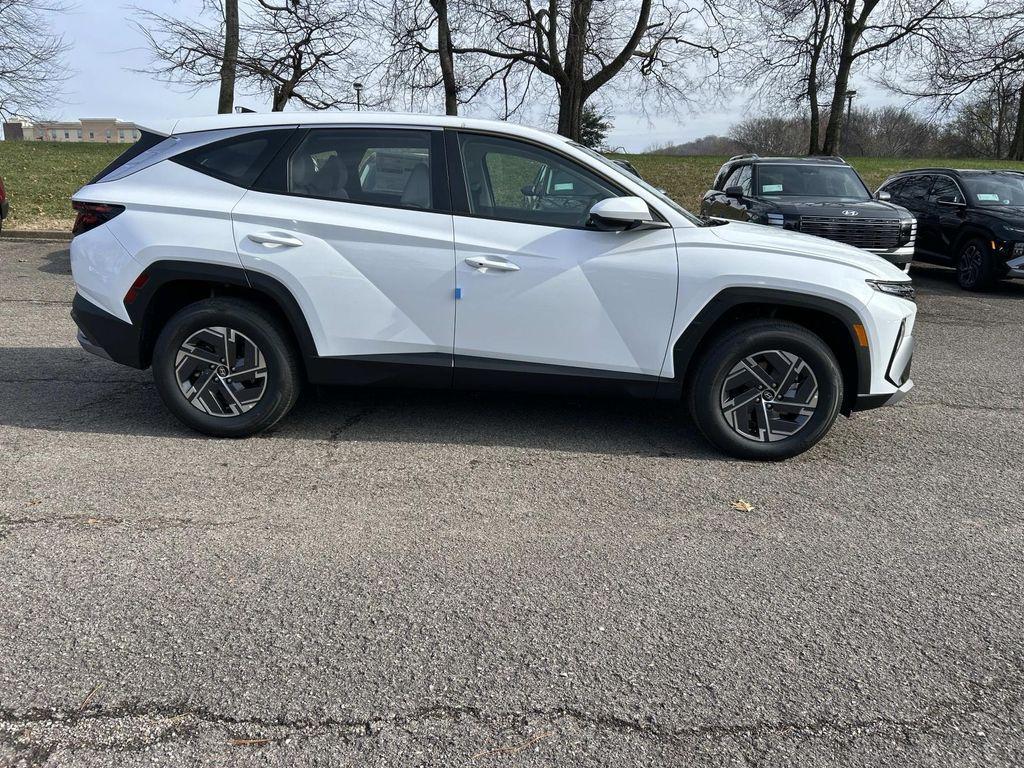new 2026 Hyundai TUCSON Hybrid car, priced at $31,343