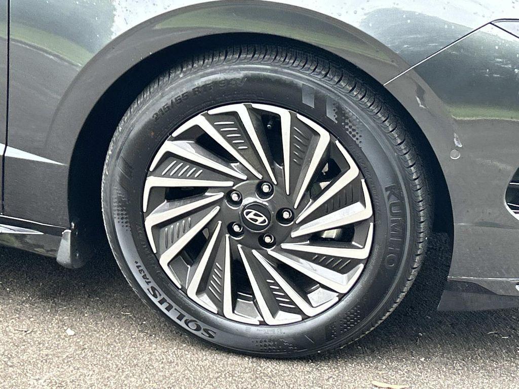 used 2025 Hyundai Sonata Hybrid car, priced at $34,800