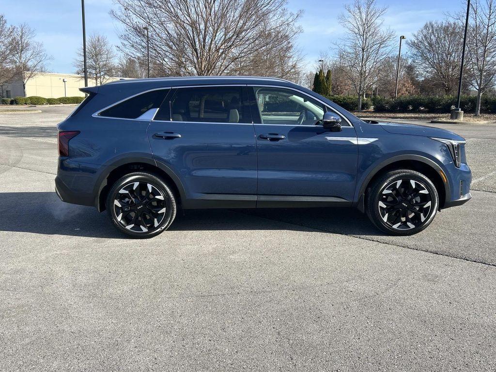 used 2025 Kia Sorento car, priced at $32,903