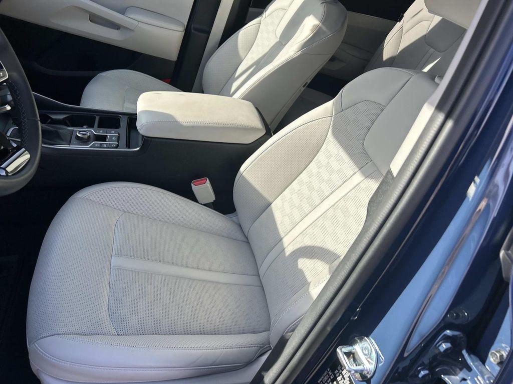 used 2025 Kia Sorento car, priced at $32,903