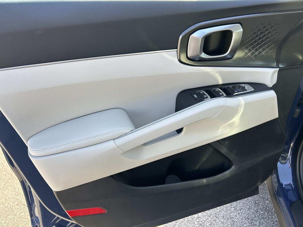 used 2025 Kia Sorento car, priced at $32,903