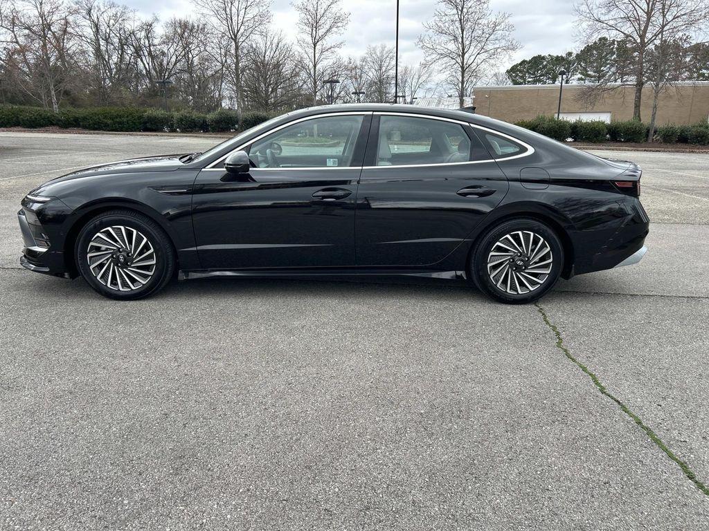 used 2024 Hyundai Sonata Hybrid car, priced at $32,402