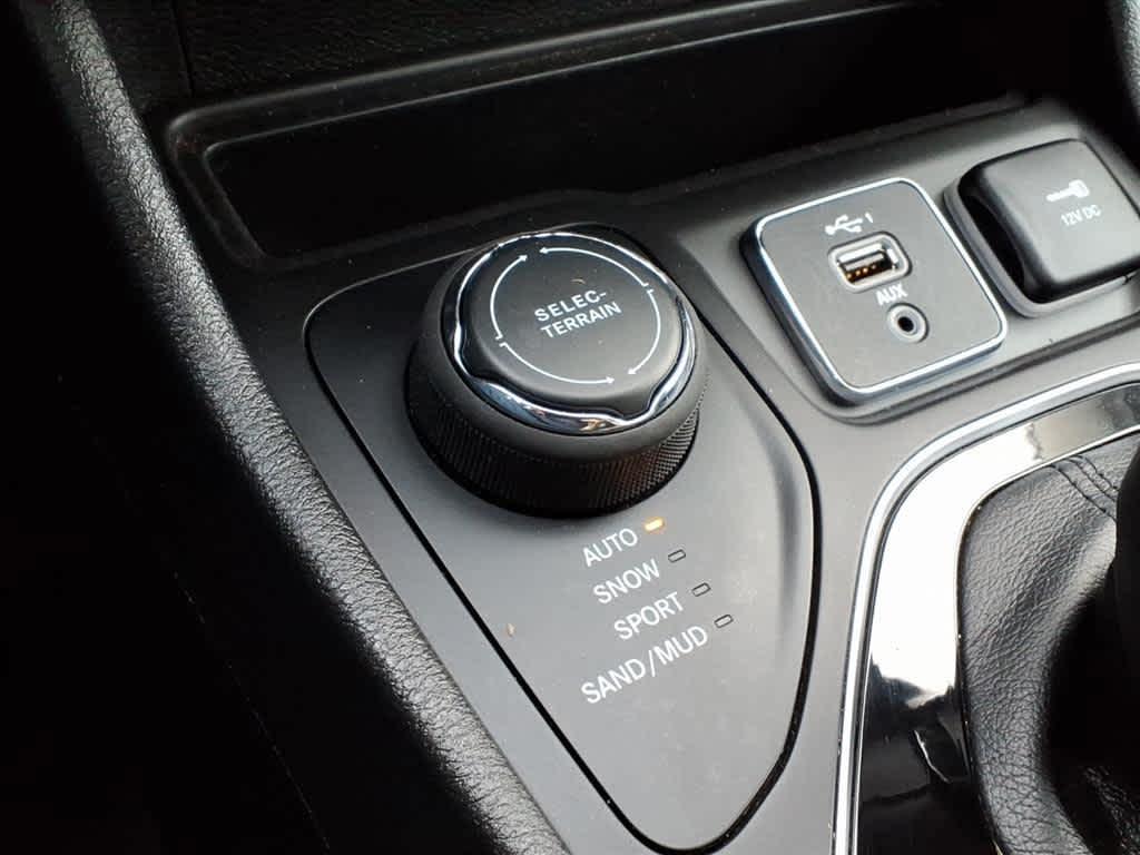 used 2021 Jeep Cherokee car, priced at $22,427