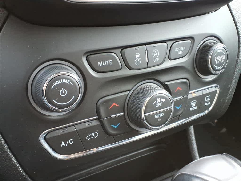 used 2021 Jeep Cherokee car, priced at $22,427