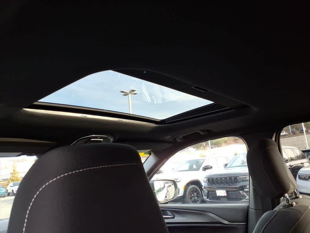 used 2024 Jeep Grand Cherokee car, priced at $33,654