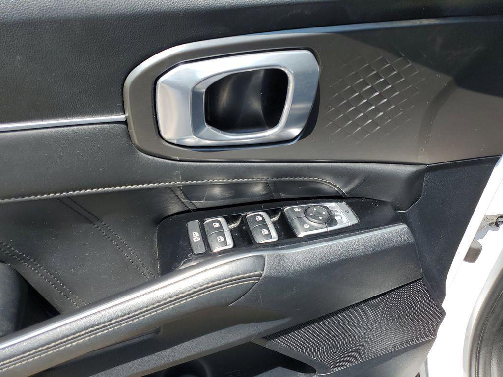 used 2023 Kia Sorento car, priced at $25,166