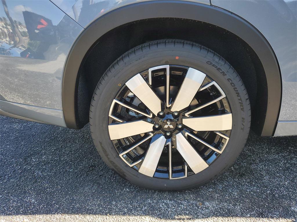 new 2026 Mitsubishi Outlander car, priced at $45,605