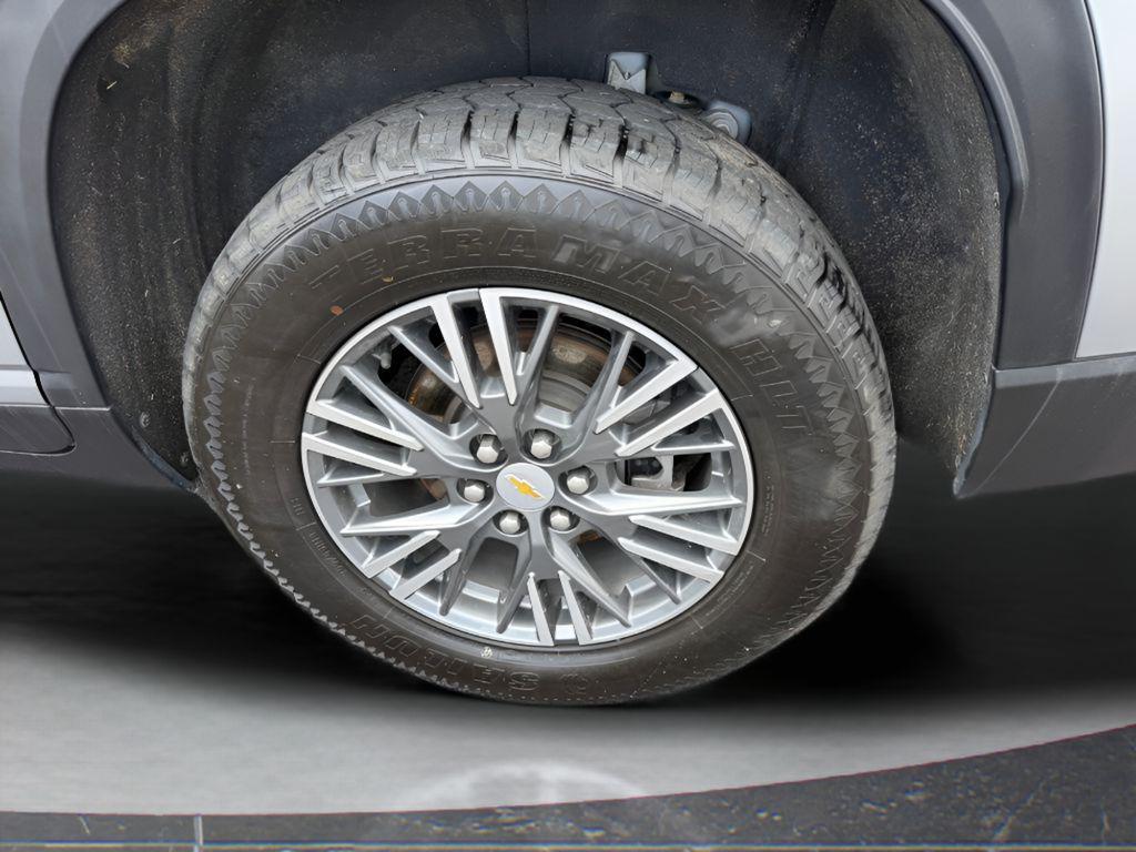 used 2024 Chevrolet Traverse car, priced at $31,995