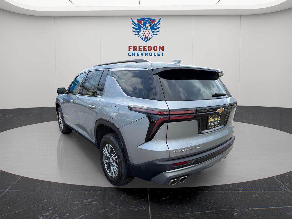 used 2024 Chevrolet Traverse car, priced at $31,995