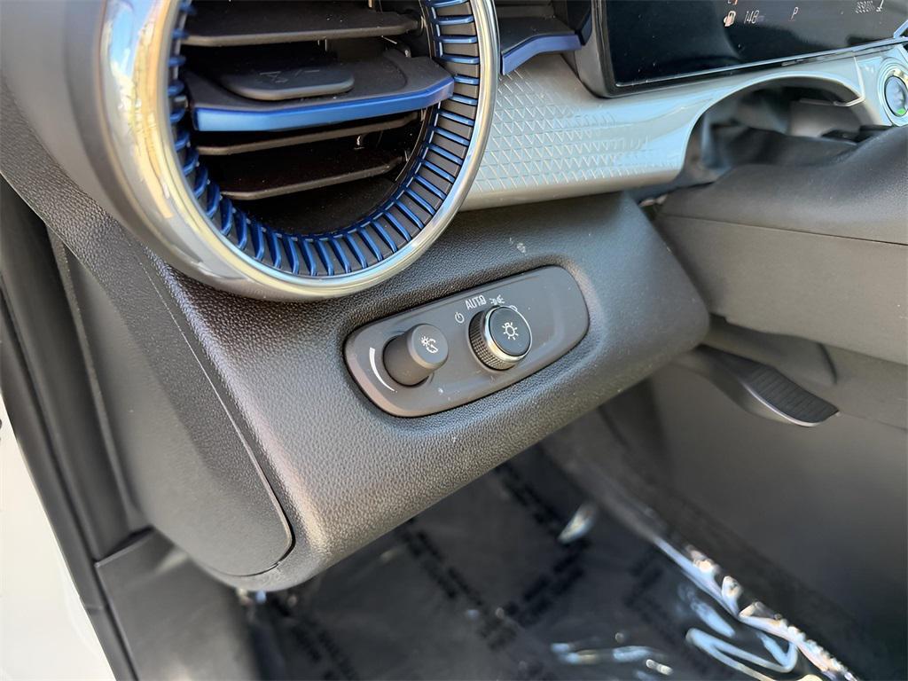 used 2025 Chevrolet Trax car, priced at $18,995