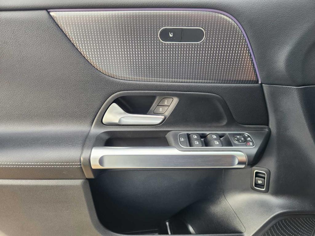 used 2022 Mercedes-Benz GLB 250 car, priced at $26,992