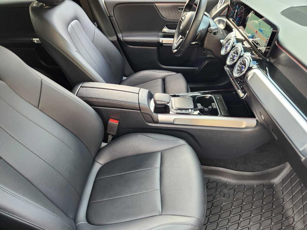 used 2022 Mercedes-Benz GLB 250 car, priced at $26,992