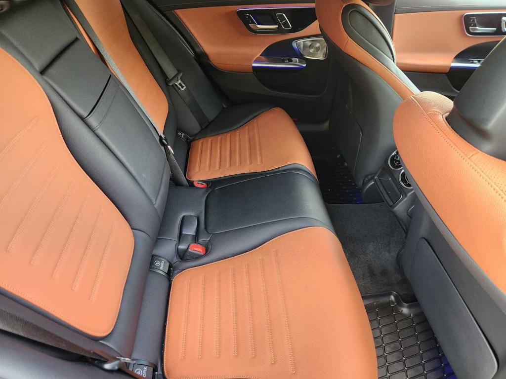 Mercedes-Benz C-Class view 28
