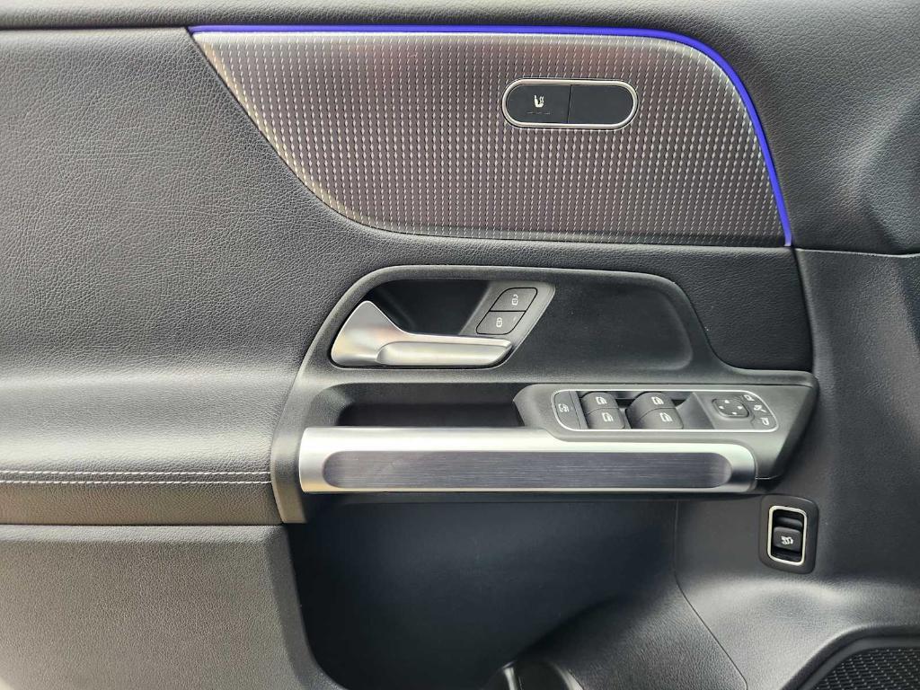 used 2022 Mercedes-Benz GLB 250 car, priced at $25,992