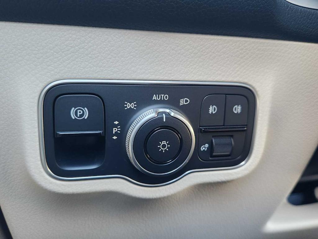 used 2025 Mercedes-Benz GLB 250 car, priced at $39,690