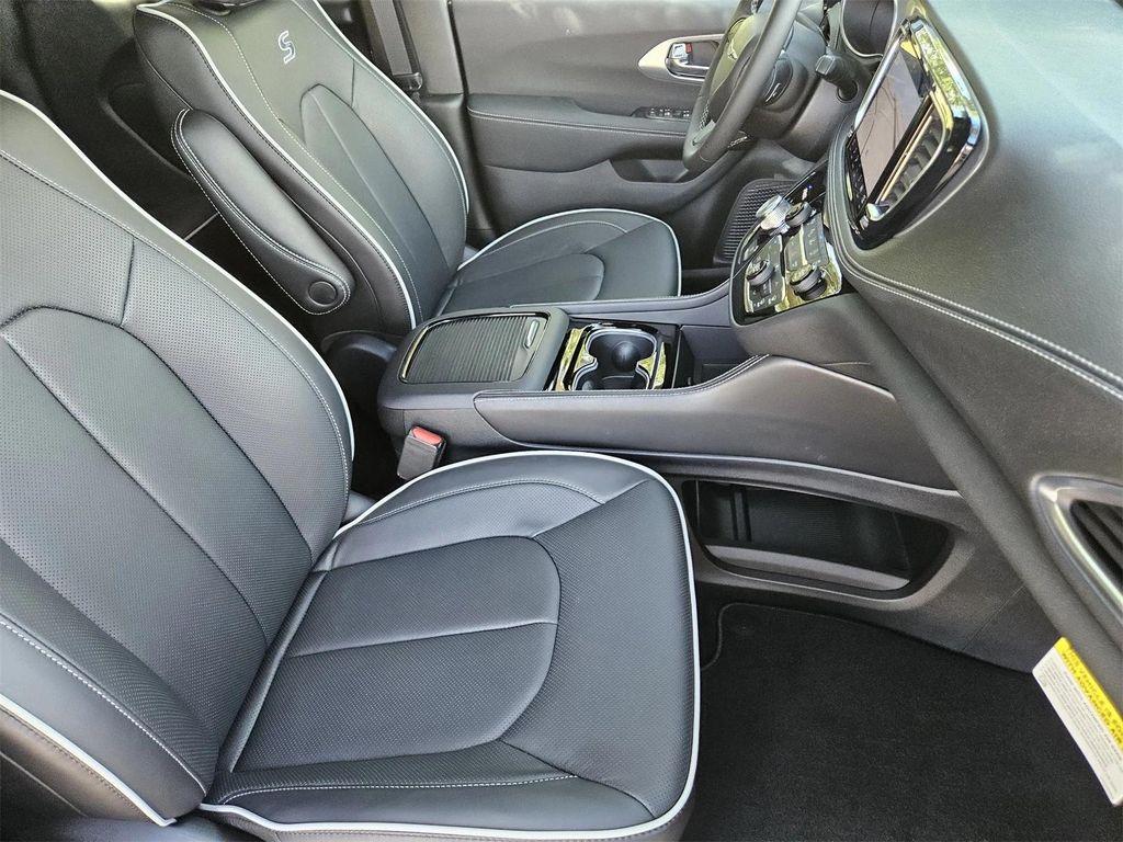 new 2025 Chrysler Pacifica car, priced at $48,899