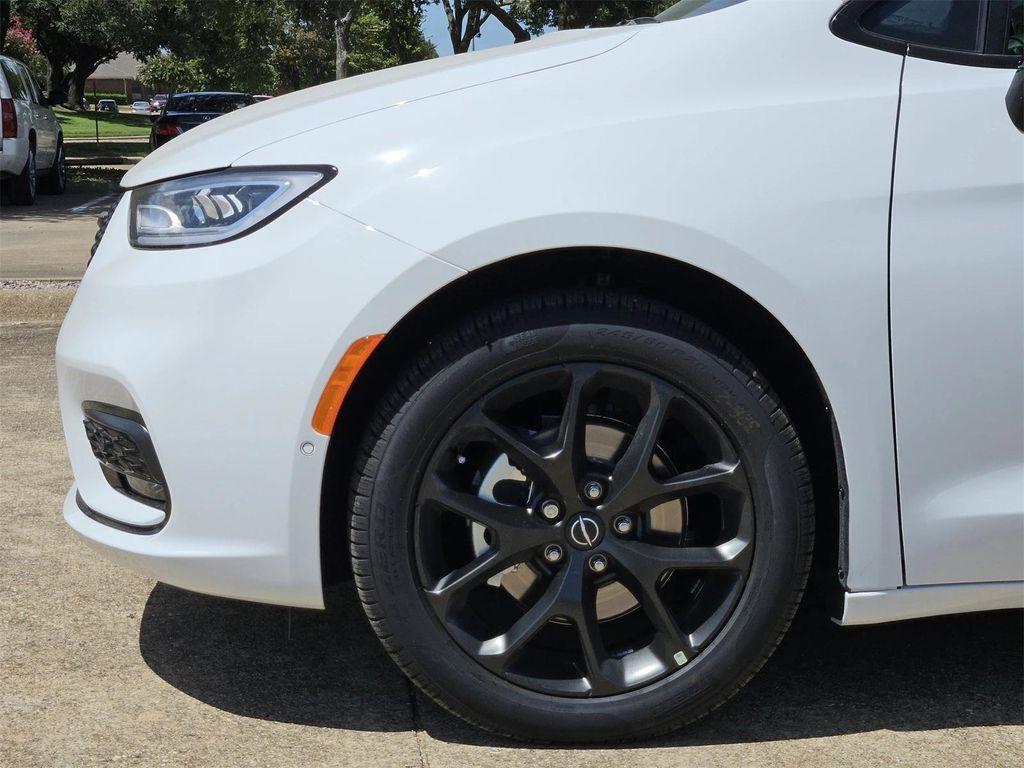 new 2025 Chrysler Pacifica car, priced at $48,899