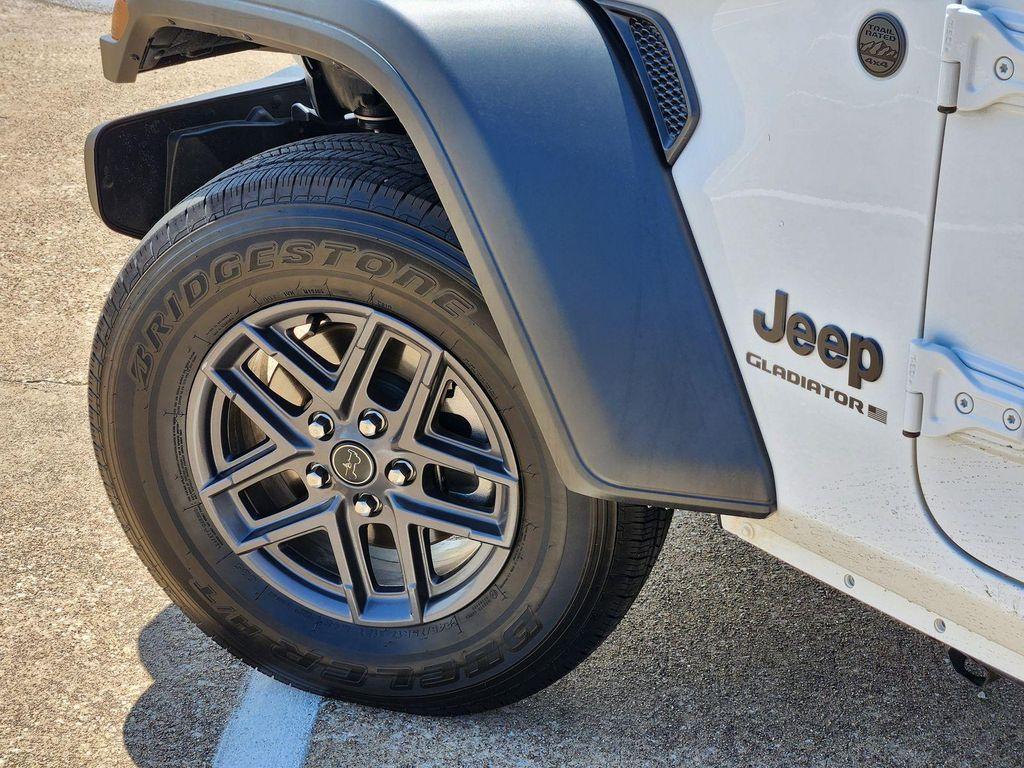 used 2025 Jeep Gladiator car, priced at $33,603