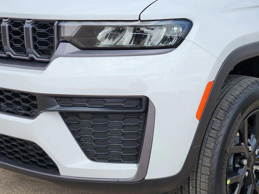 new 2026 Jeep Grand Cherokee L car, priced at $40,571